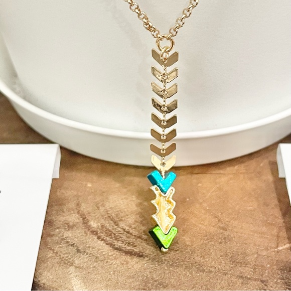 NWT Nine West gold & green long arrow necklace, hoop and dangling earrings - Picture 9 of 12